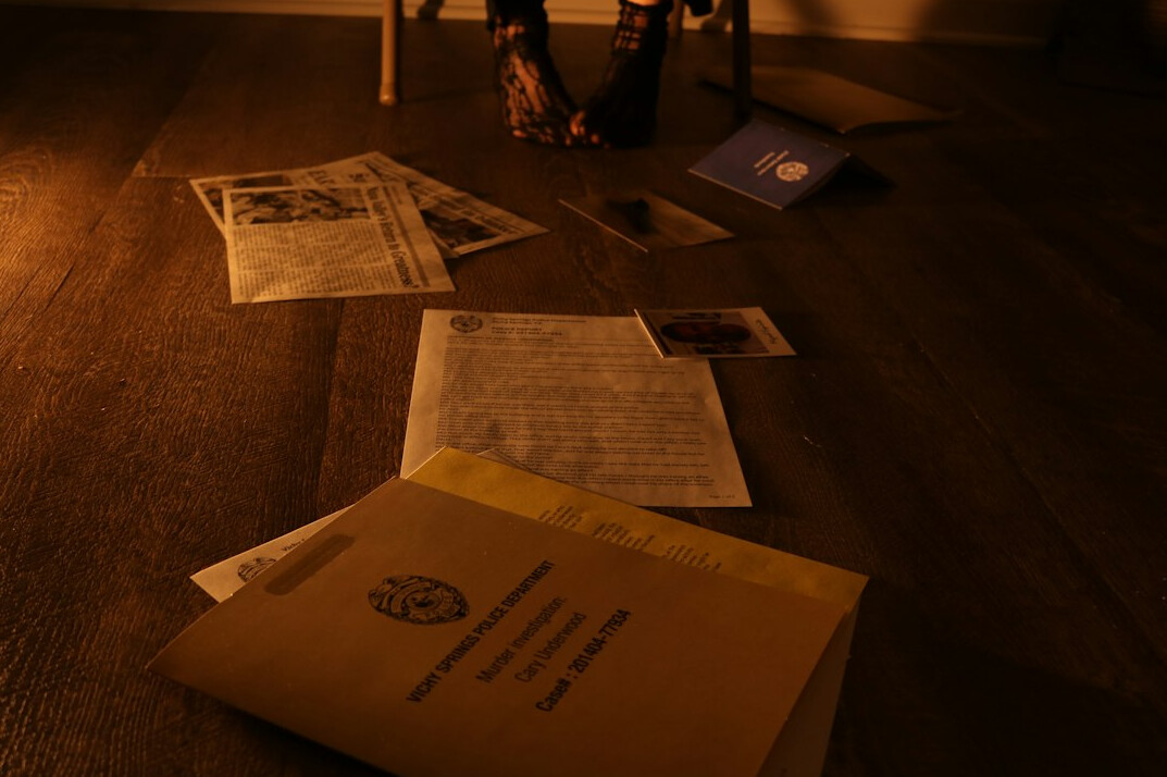 detective reading case file